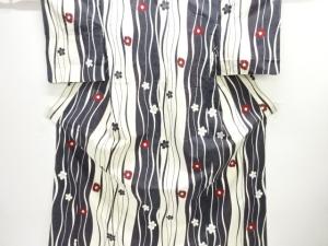 よろけ縞に桜・椿模様浴衣